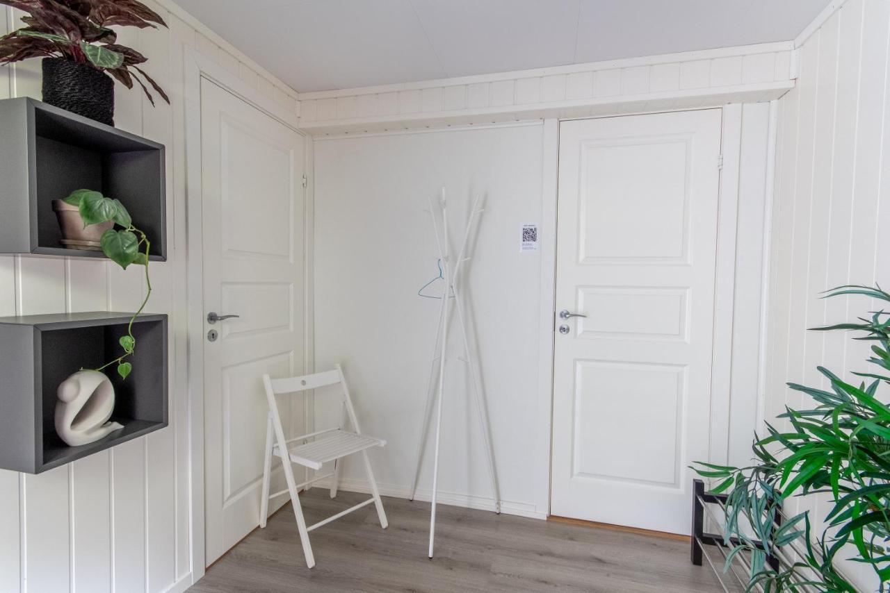 פלאם Spacious Two Bedroom Basement Apartment מראה חיצוני תמונה